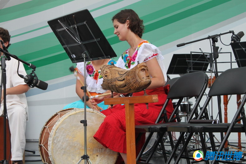 墨西哥儿童玩转打击乐 多种乐器混奏