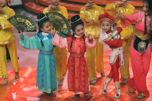 《少儿戏曲联唱》-组图欣赏 安徽电视台2006年春节晚会演出现场 33